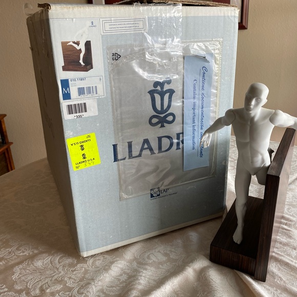 RETIRED 2008 ‘FASTER’ LLADRO PORCELAIN FIGURINE - Picture 6 of 12